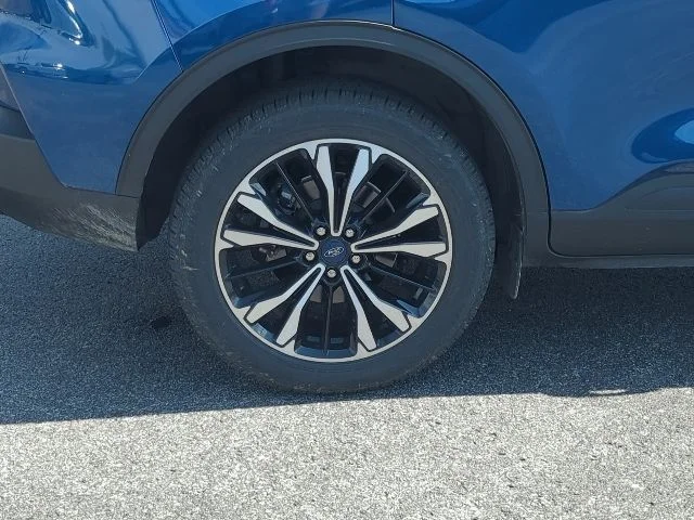 Used 2022 Blue Ford SE image 30