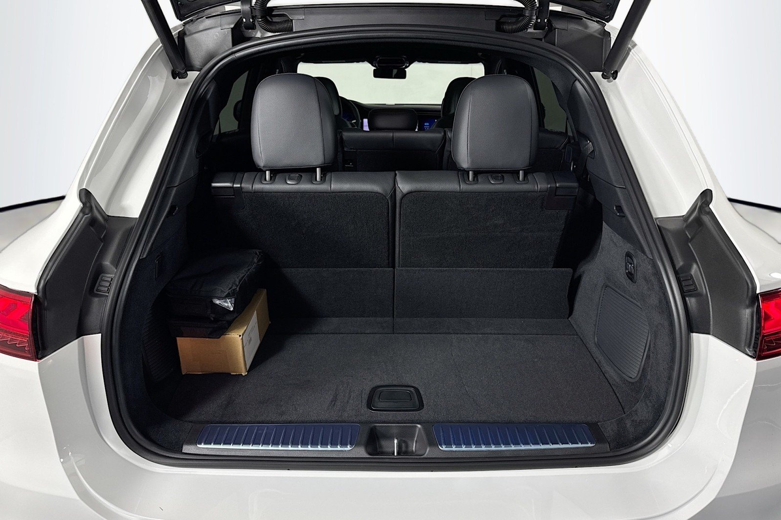 New 2026 Polar White Mercedes-Benz EQS 400 4MATIC® SUV image 22