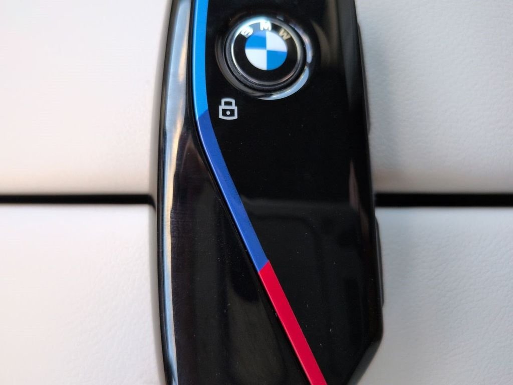 New 2027 Tanzanite Blue II Metallic BMW M60i image 30