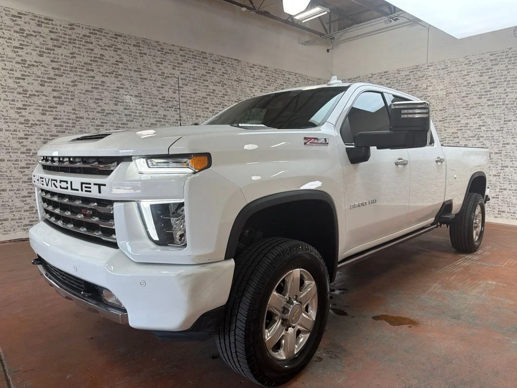 Used 2022 Summit White Chevrolet LTZ image 3