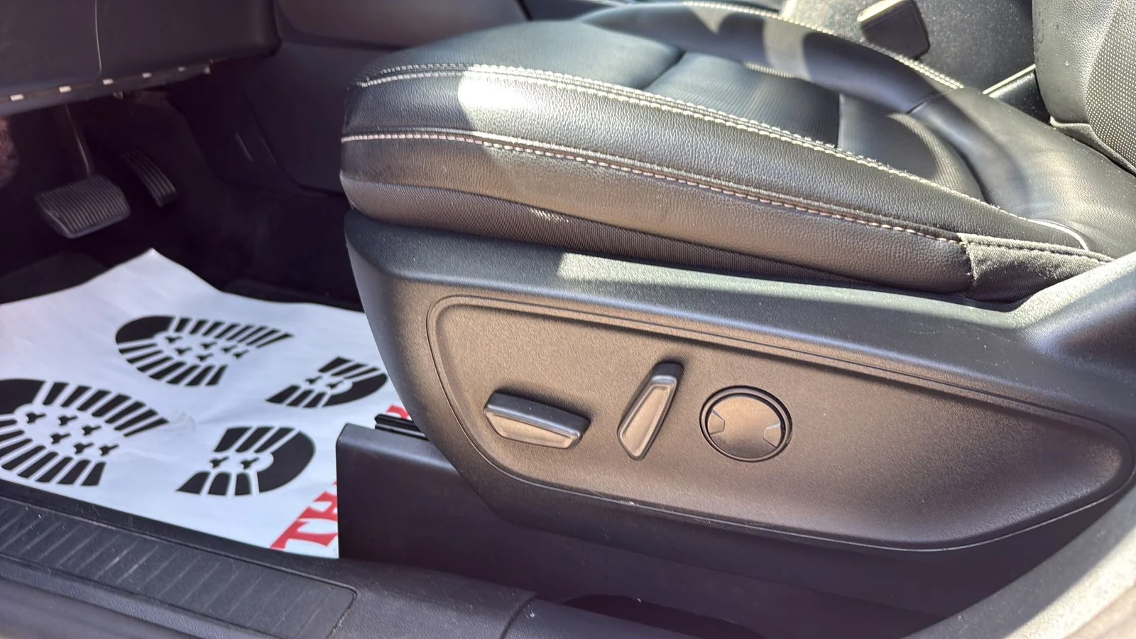 Used 2021 Gray Ford SEL image 10