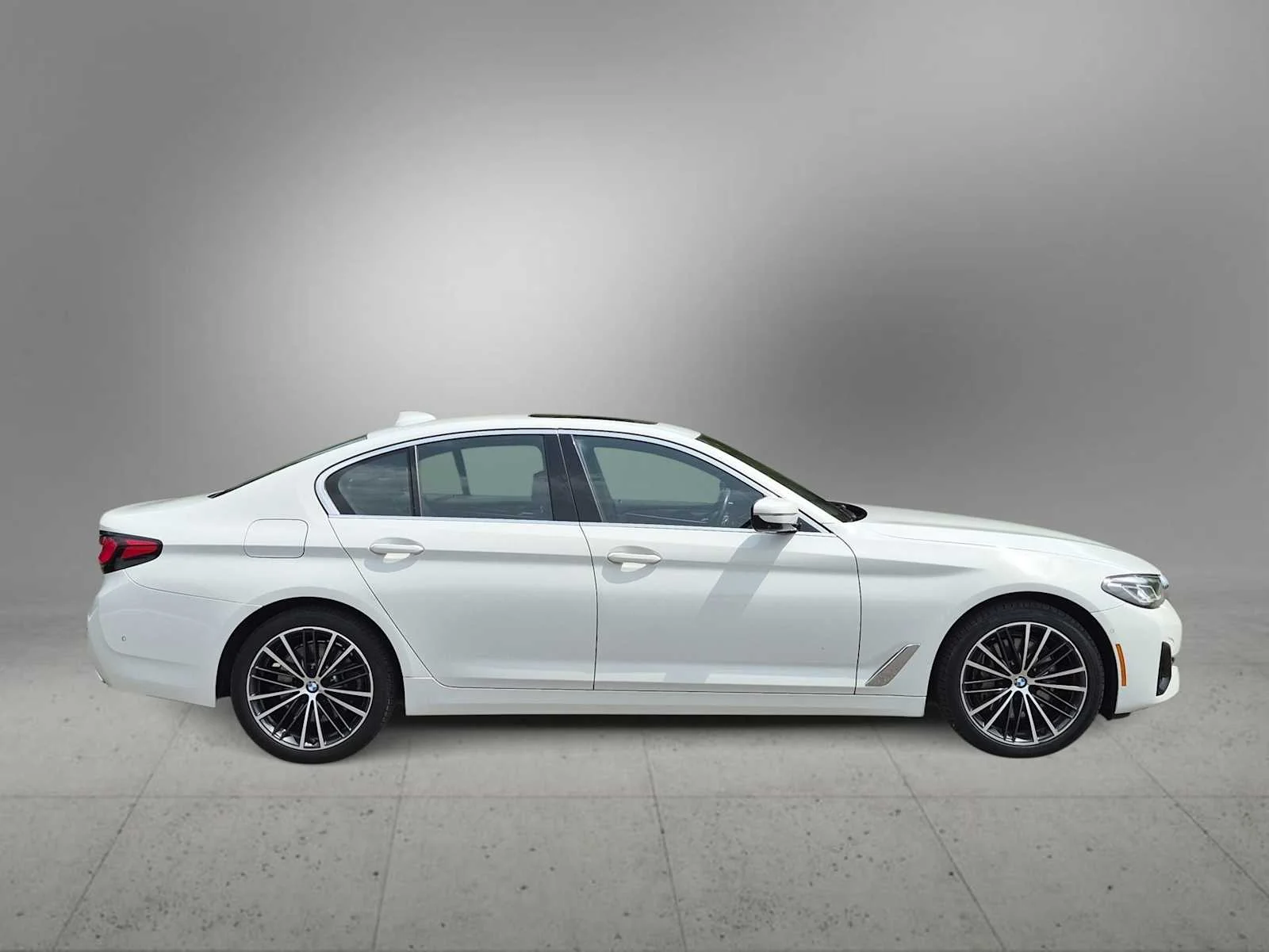 Used 2021 Alpine White BMW 540i xDrive image 9