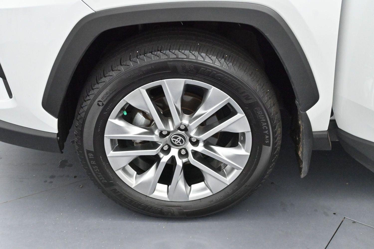 Used 2025 Wind Chill Pearl Toyota Limited image 34