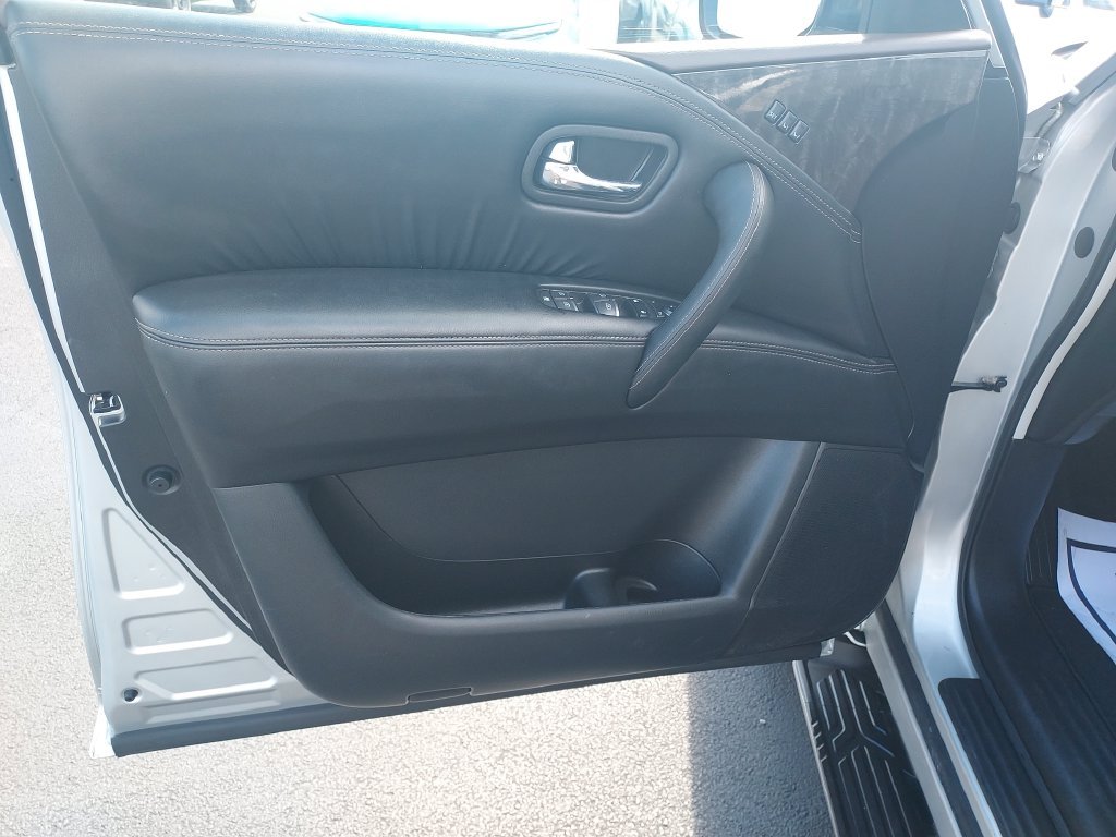 Used 2023 Silver Nissan Platinum image 12