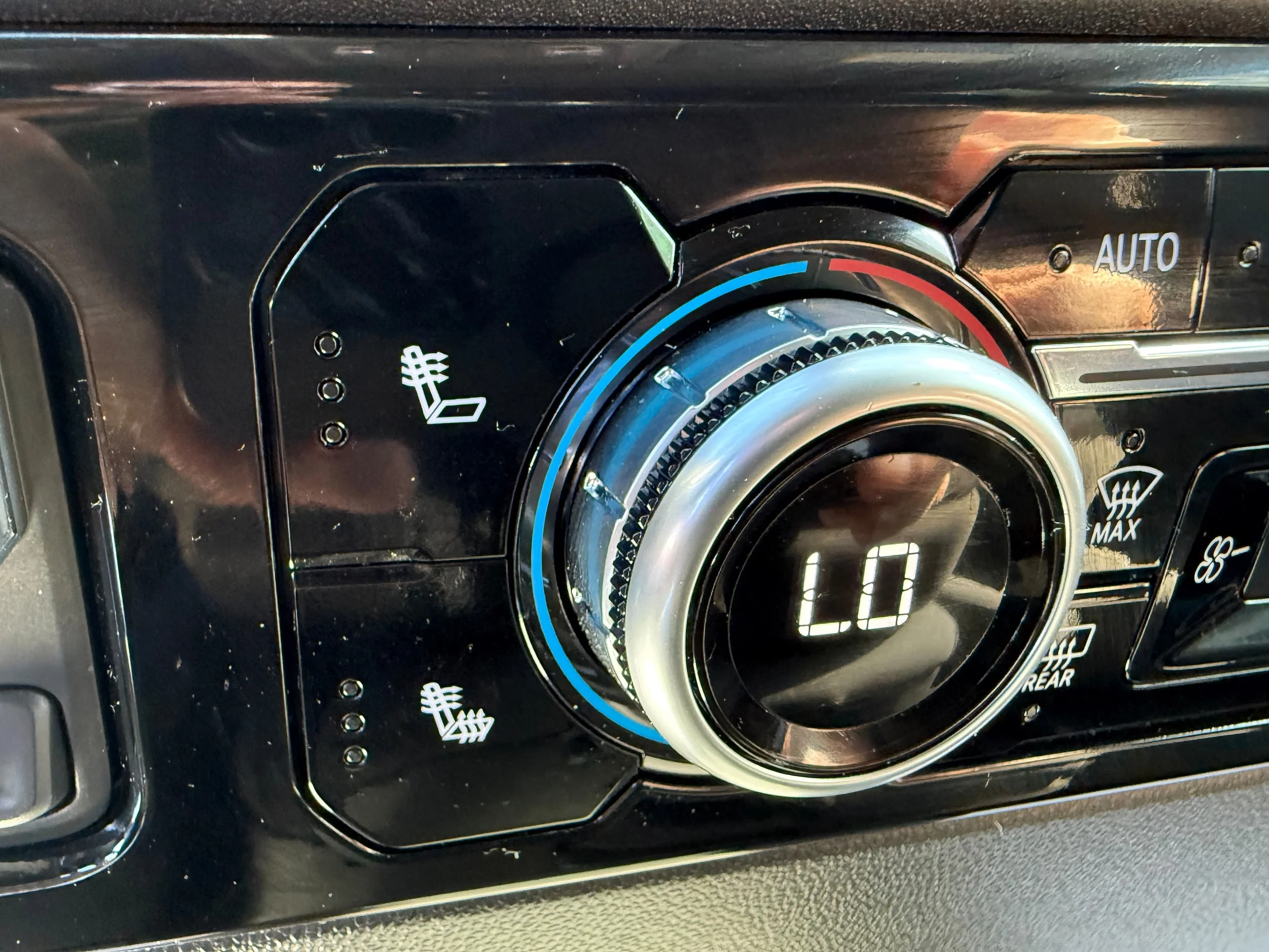 Used 2025 Summit White GMC Elevation image 19