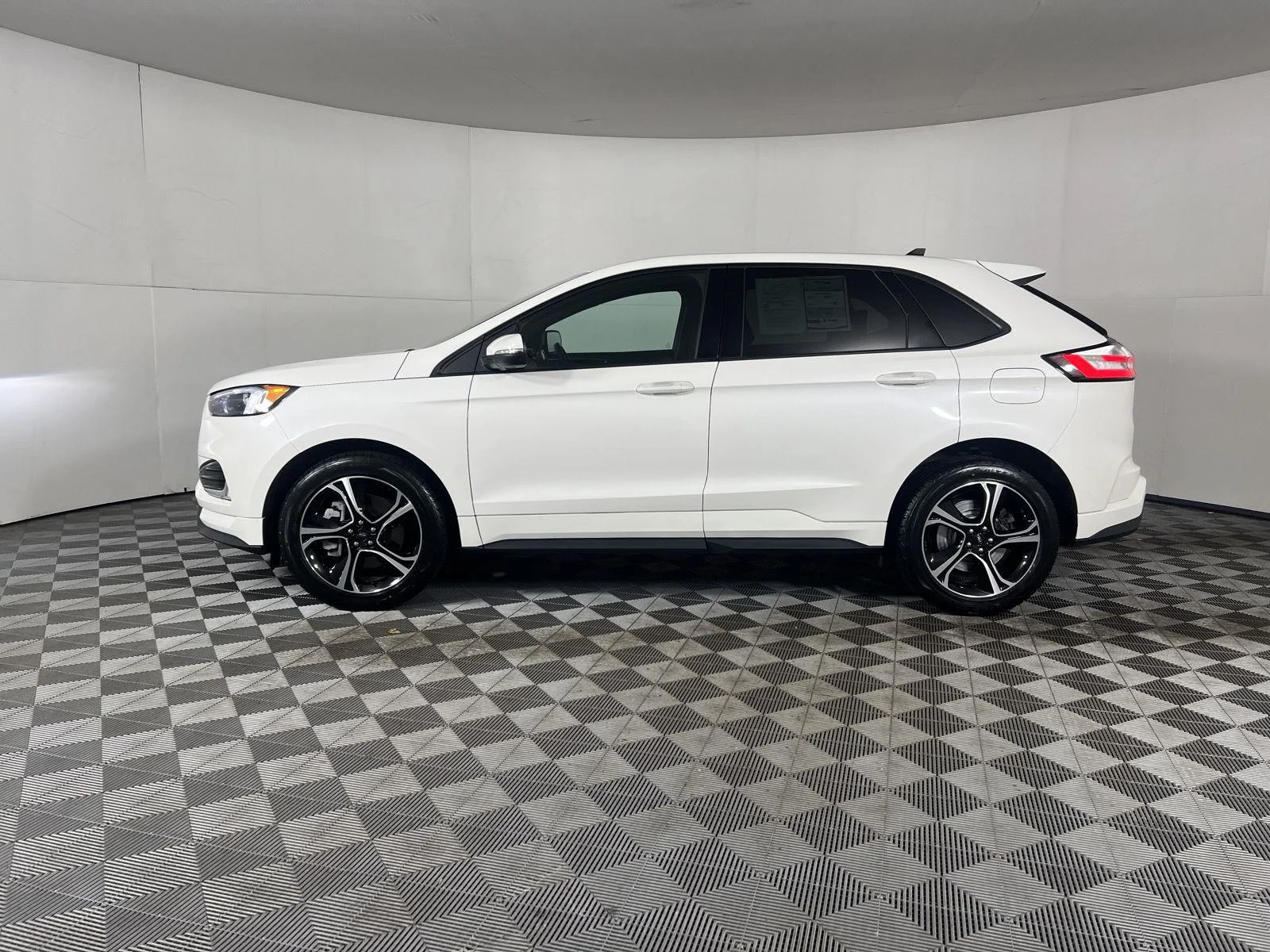 Used 2023 Wh Ford ST image 27