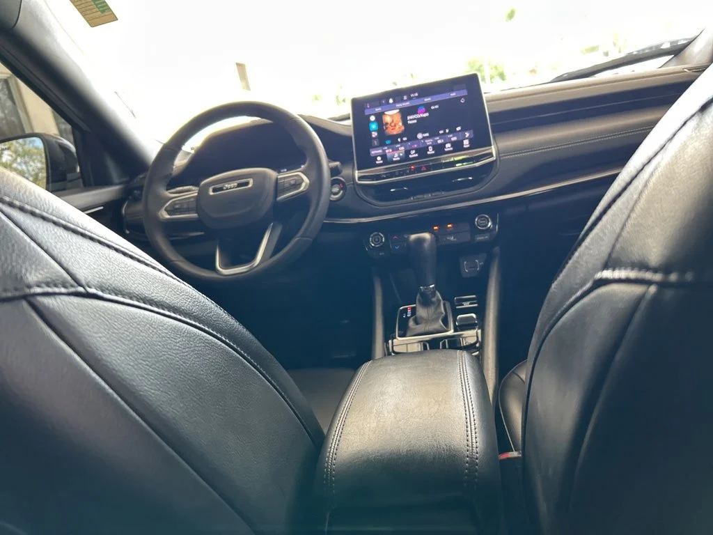 Used 2023 White Jeep Altitude image 28