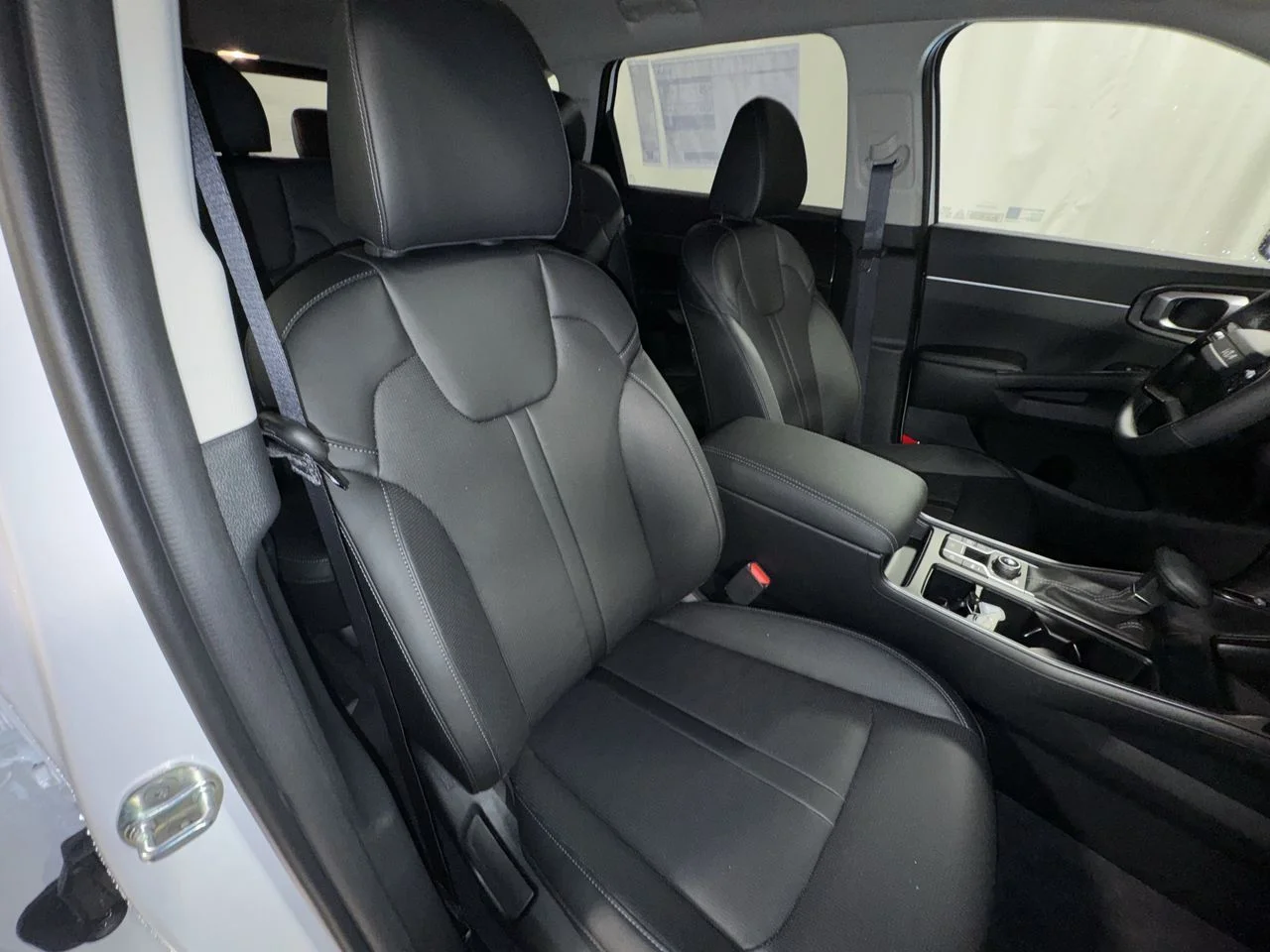 New 2026 White Pearl Kia S image 30