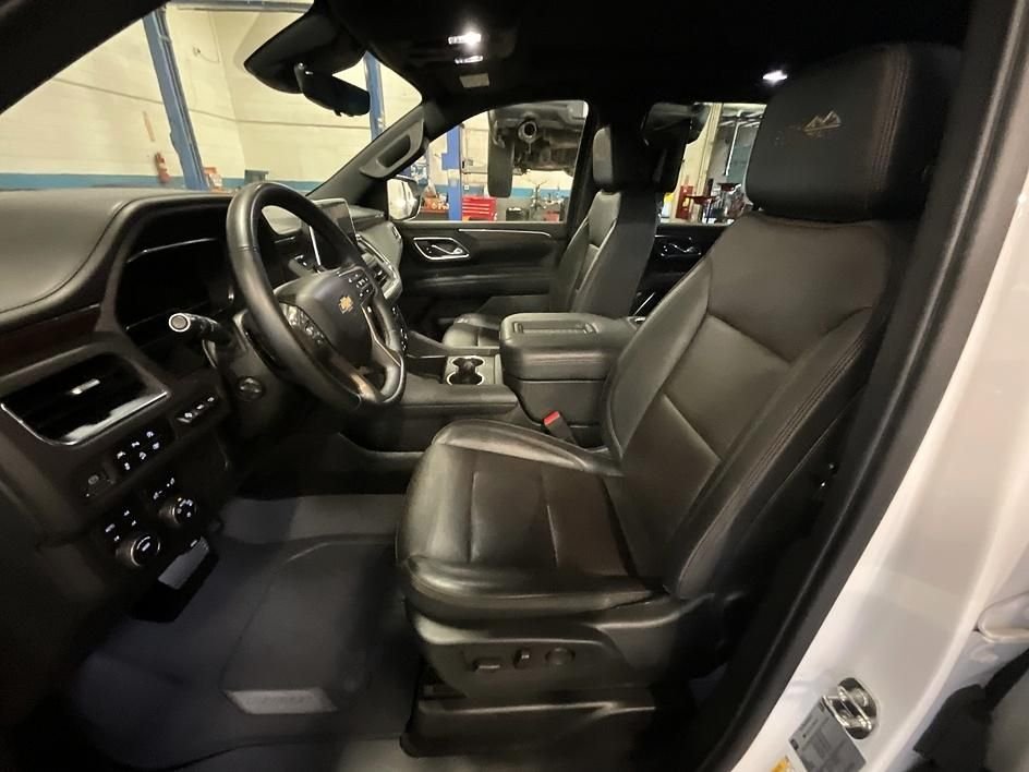 Used 2023 White Chevrolet High Country image 4