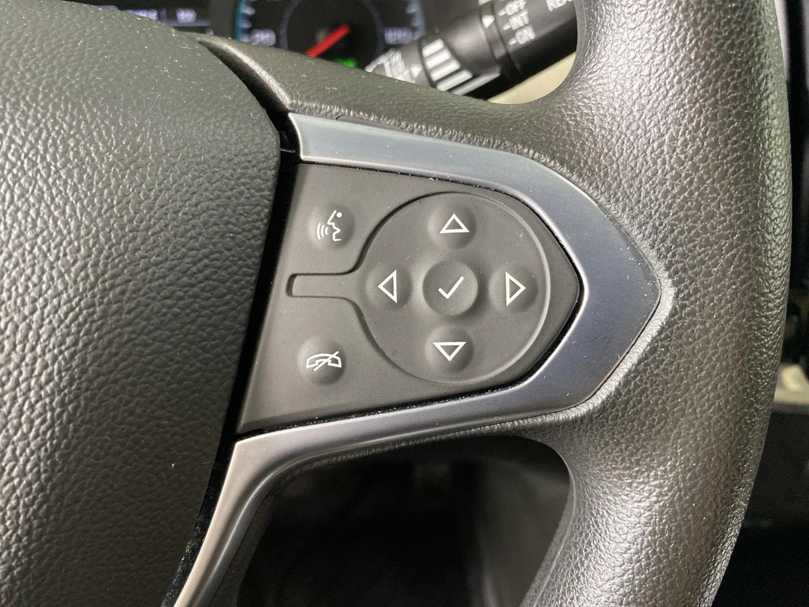 Used 2023 Wh Chevrolet  image 14