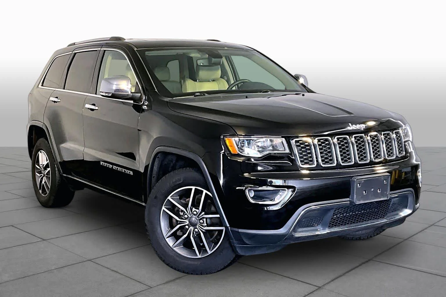 Used 2020 Diamond Black Crystal Pearlcoat Jeep Limited image 3