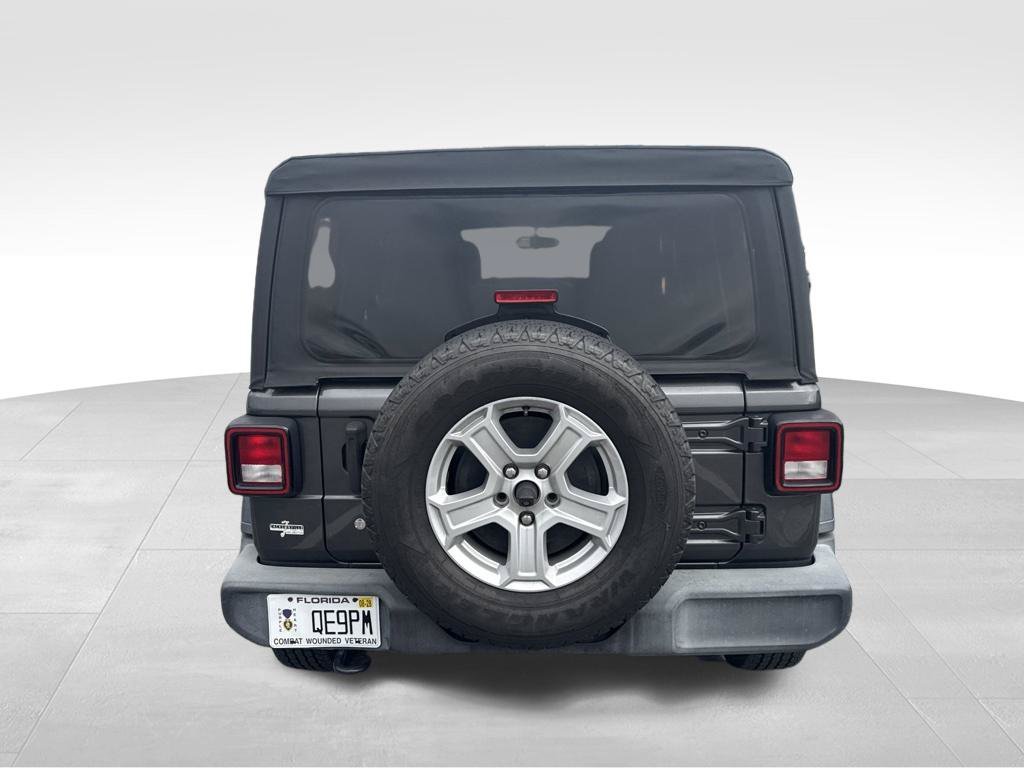 Used 2018 Granite Crystal Metallic Clearcoat Jeep Unlimited Sport S image 16