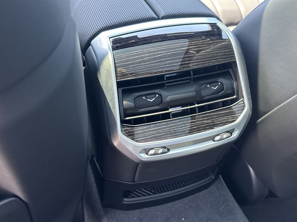 New 2026 Carbon Black Metallic BMW 750e xDrive image 24