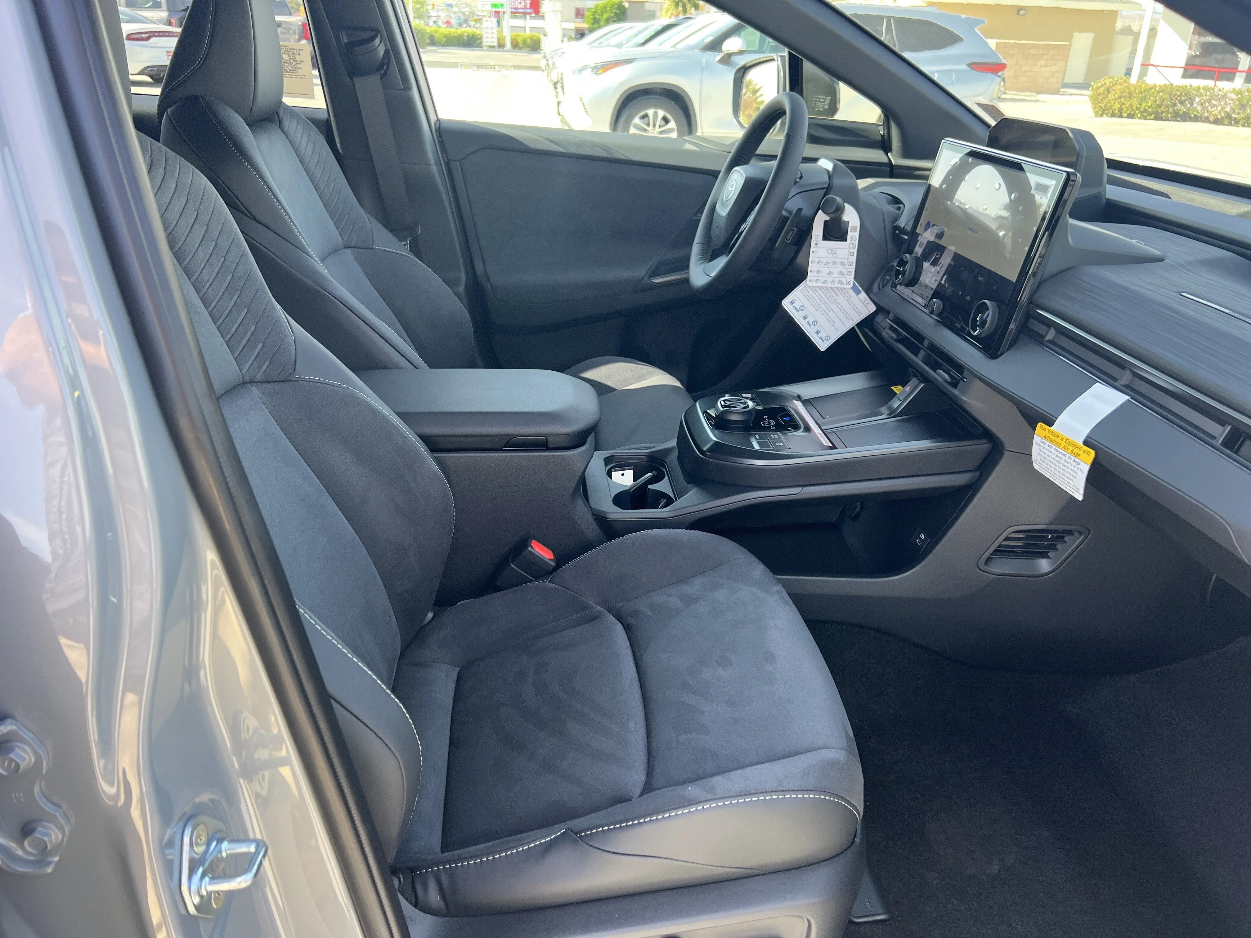 2026 Toyota C-HR XSE - Photo 8