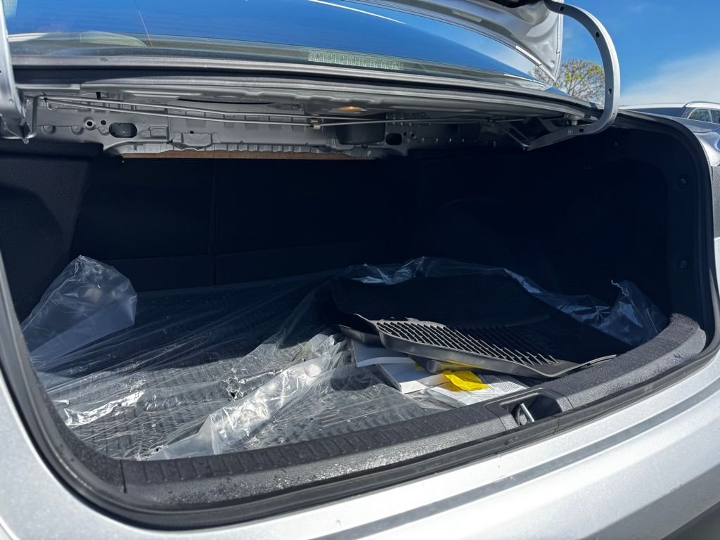 2026 Toyota Corolla LE - Photo 11