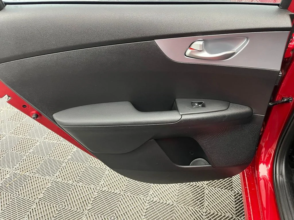 Used 2023 Red Kia LXS image 29