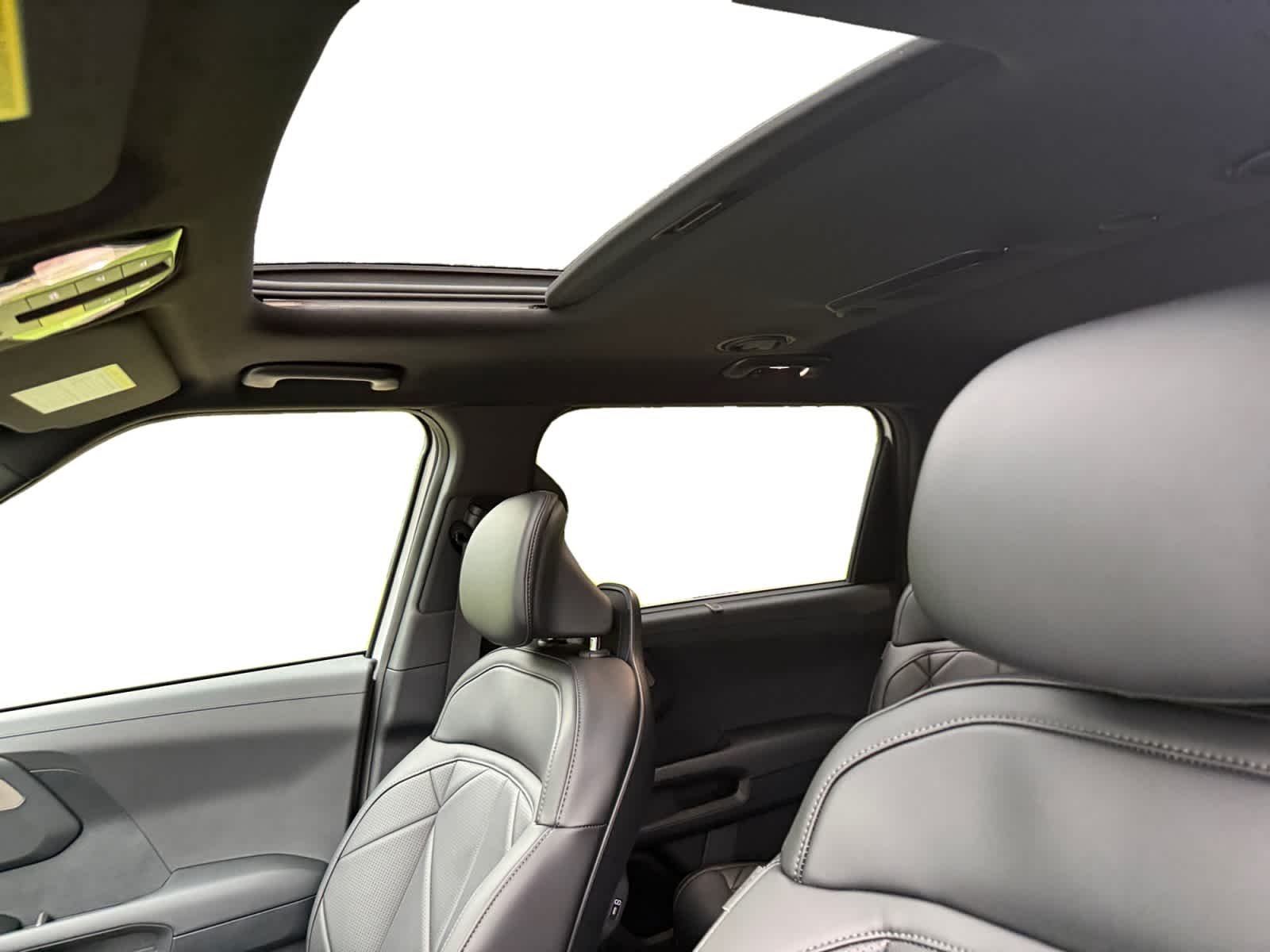 New 2027 Glacial White Pearl Kia EX image 12