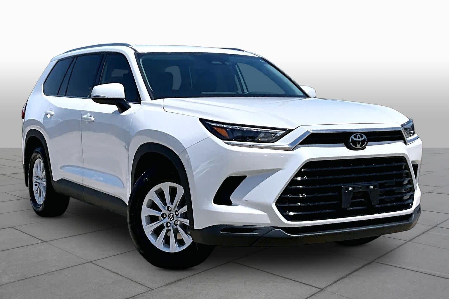 Used 2024 Wind Chill Pearl Toyota Hybrid XLE image 3