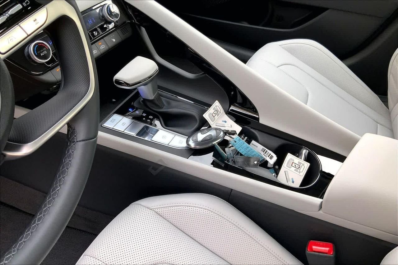 New 2026 Ecotronic Gray Hyundai Limited image 8
