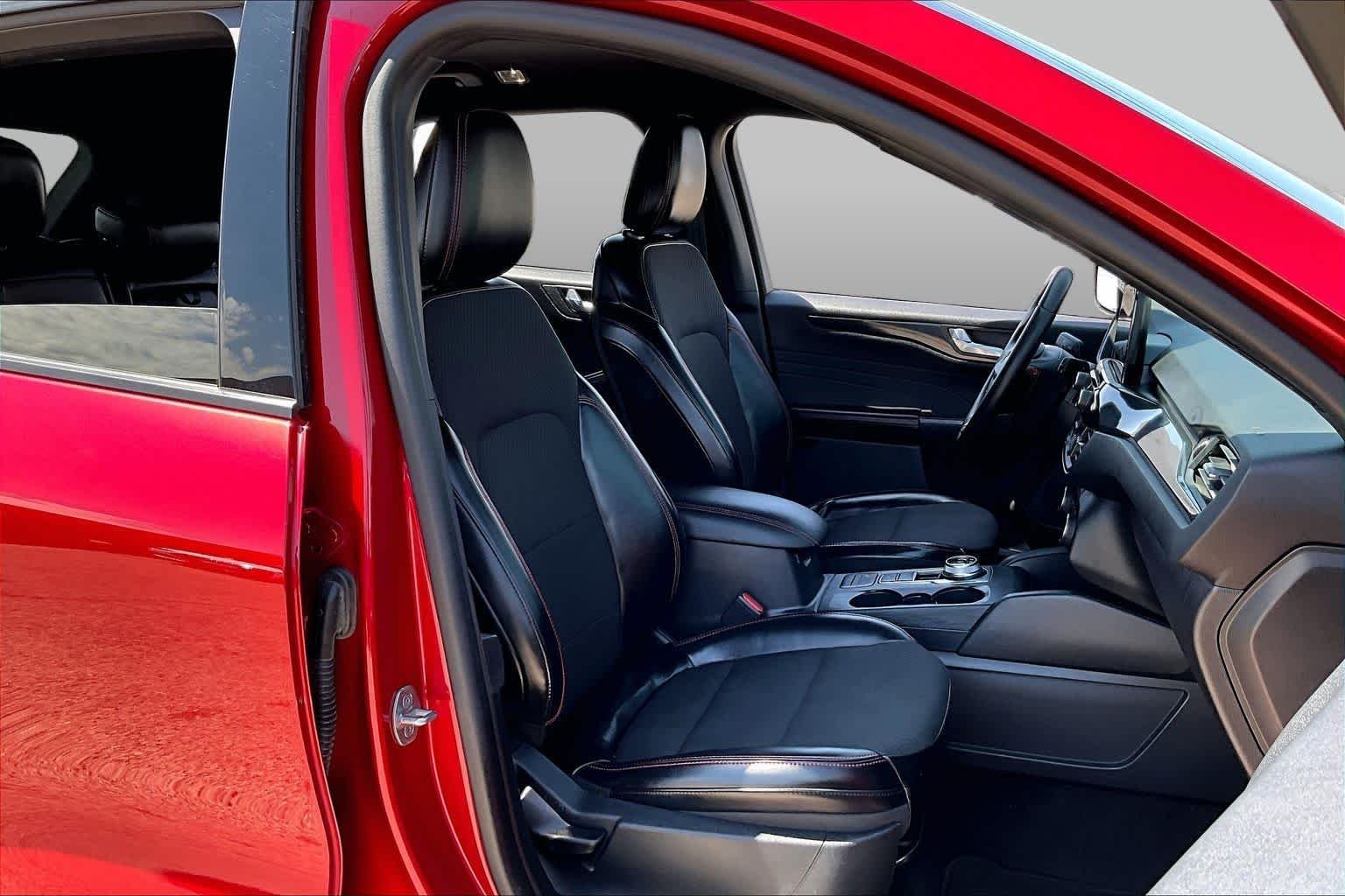 Used 2024 Rapid Red Metallic Tinted Clearcoat Ford ST-Line image 9