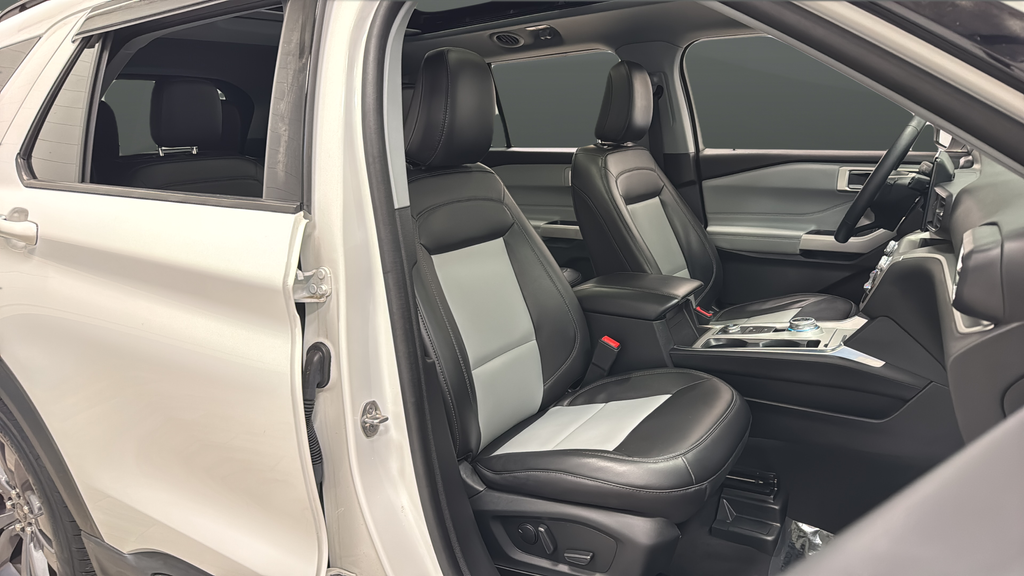 Used 2023 Star White Metallic Tri-Coat Ford XLT image 24