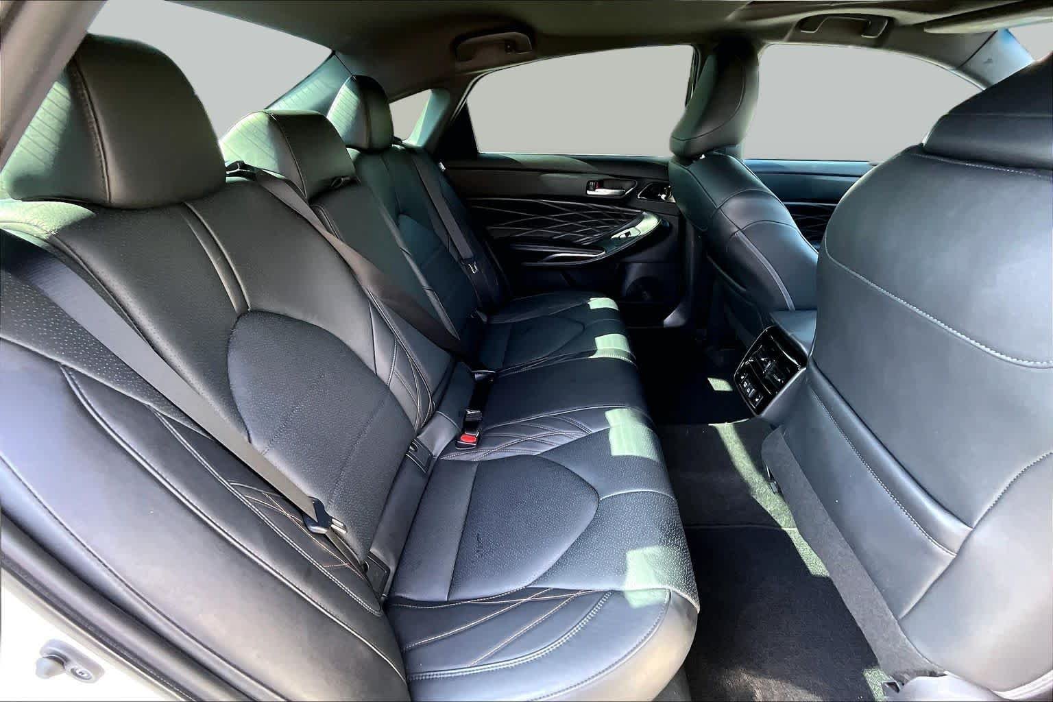 Used 2021 Wind Chill Pearl Toyota Hybrid Limited image 20