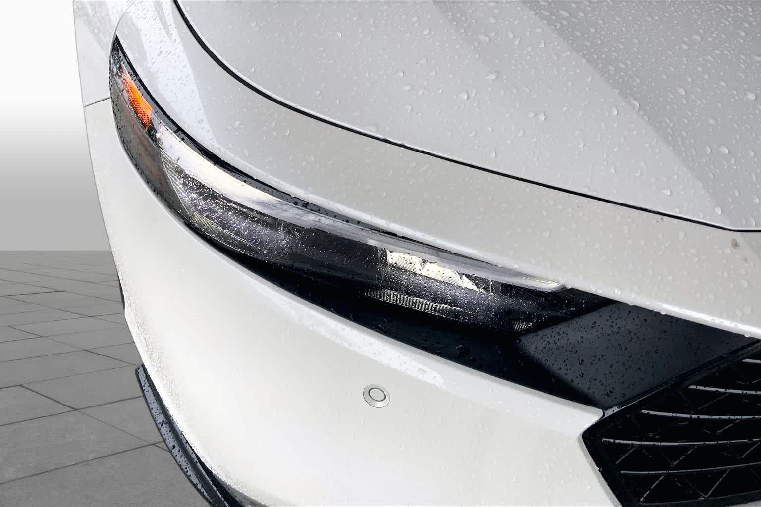 New 2026 Platinum White Pearl Honda Touring Hybrid image 11