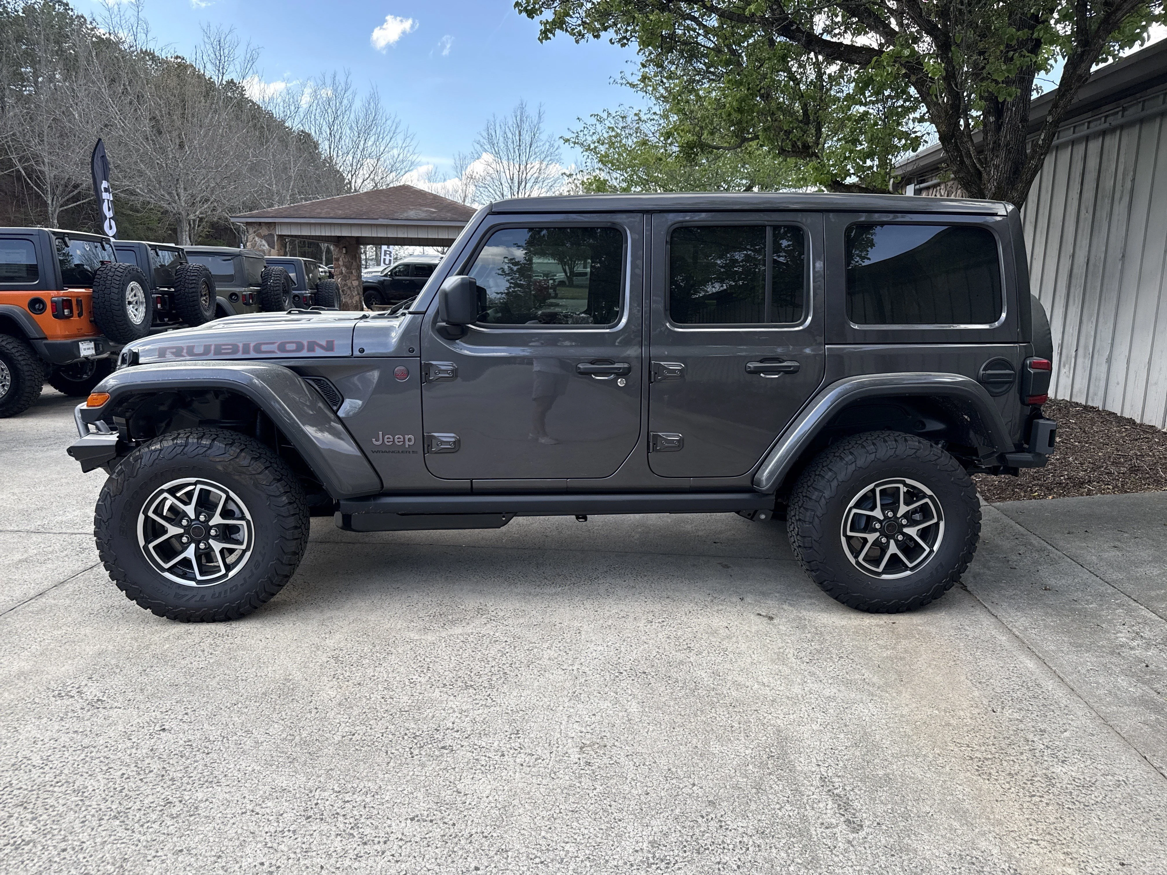 New 2026 Granite Crystal Metallic Clearcoat Jeep Rubicon image 4