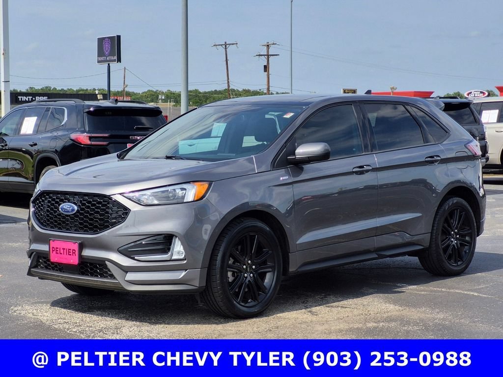 Used 2023  Ford SEL image 3