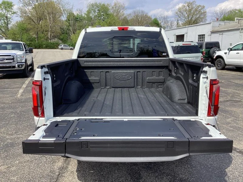 New 2026 Star White Metallic Tri-Coat Ford Platinum® image 14