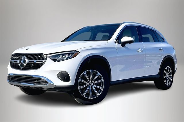New 2026 MANUFAKTUR Moonlight White Metallic Mercedes-Benz GLC 300 image 2