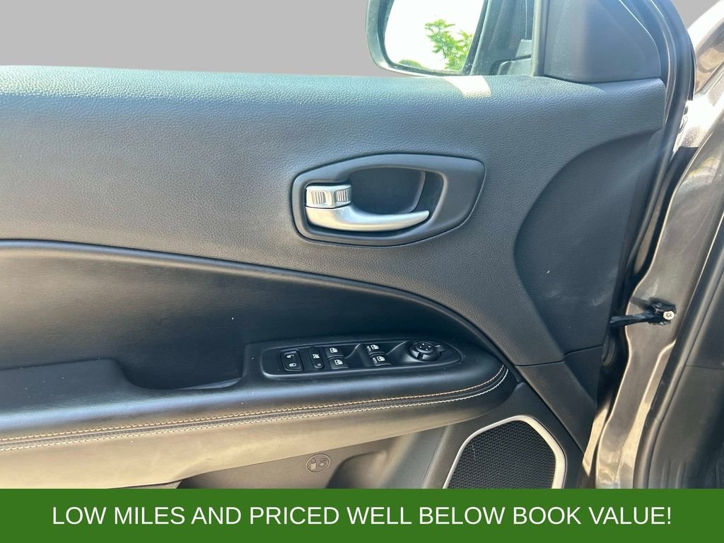 Used 2018 Gray Jeep Latitude image 14