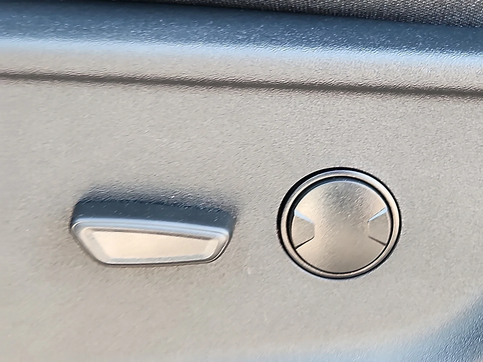 New 2027 Oxford White Ford XLT image 16