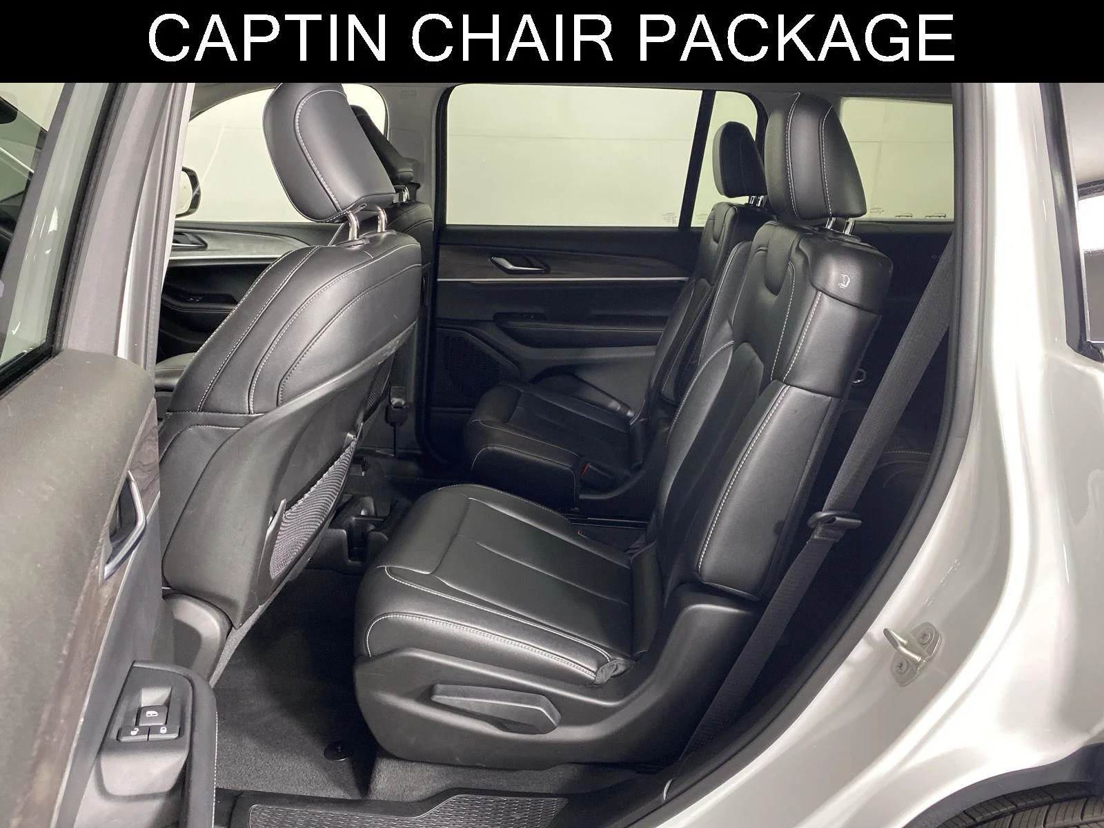 Used 2023 Bright White Clearcoat Jeep Limited image 9