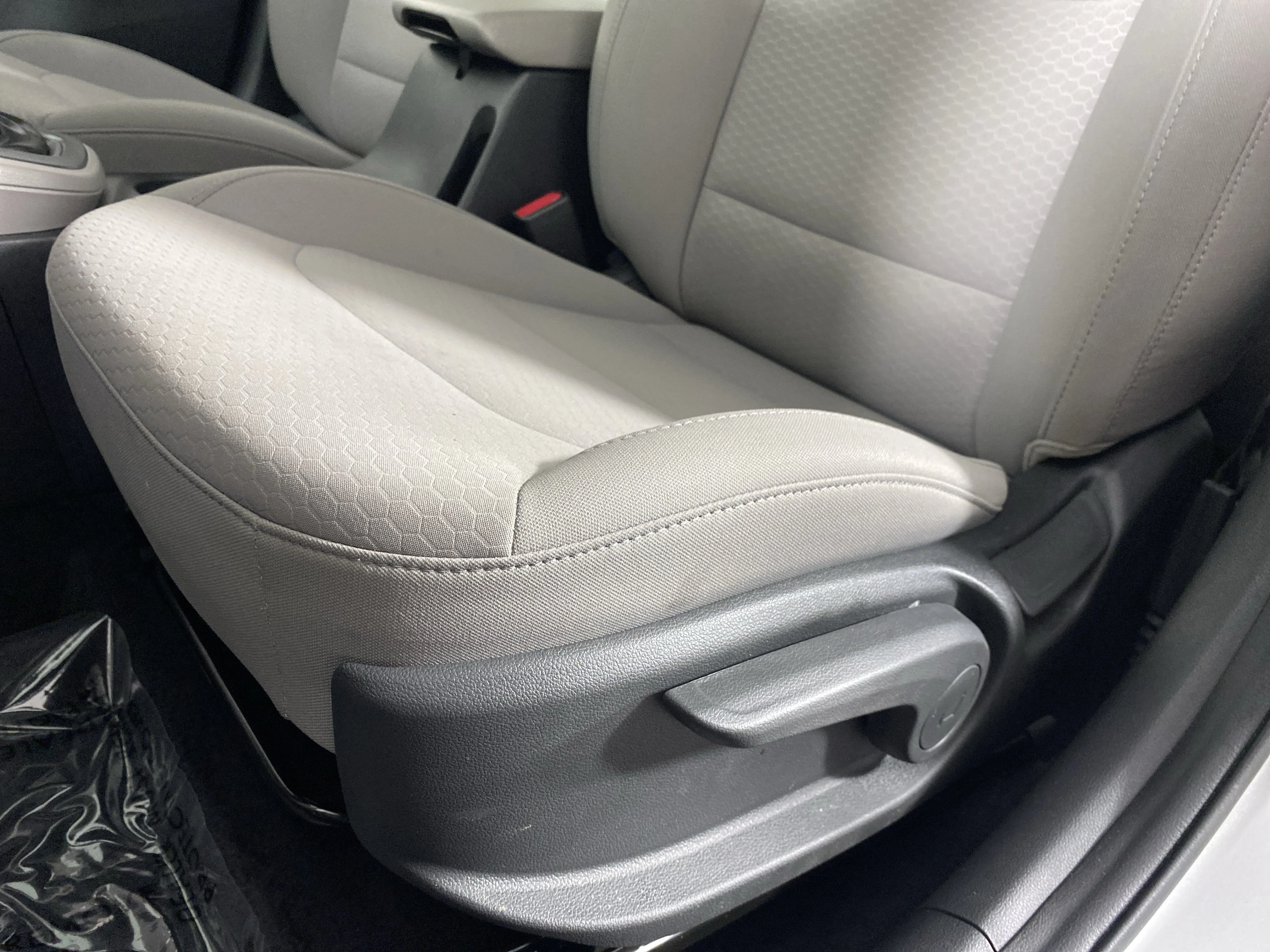 Used 2020 Stellar Silver Hyundai SE image 15