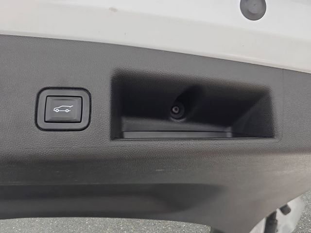 Used 2022 White Chevrolet RS image 33