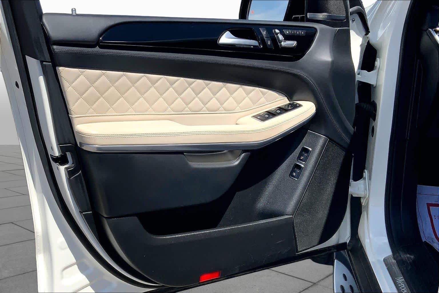 Used 2018 designo Diamond White Metallic Mercedes-Benz GLS 550 image 21