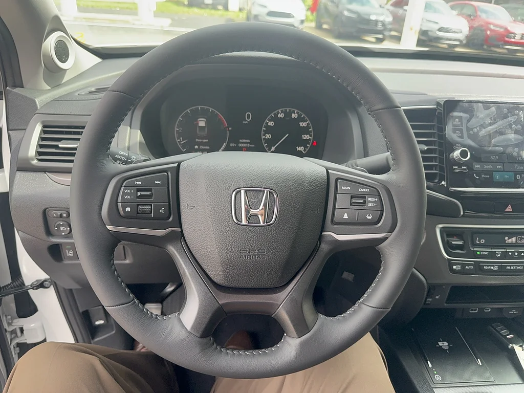 New 2026 Platinum White Pearl Honda RTL image 13