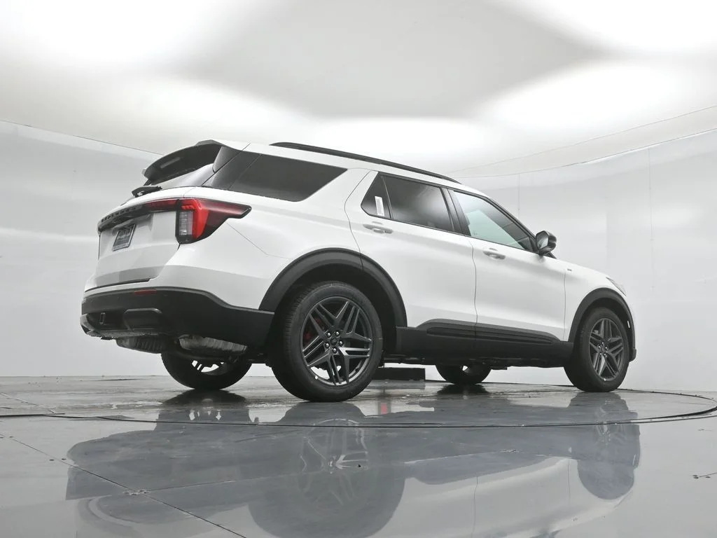 New 2026 Star White Metallic Tri-Coat Ford ST-Line image 49