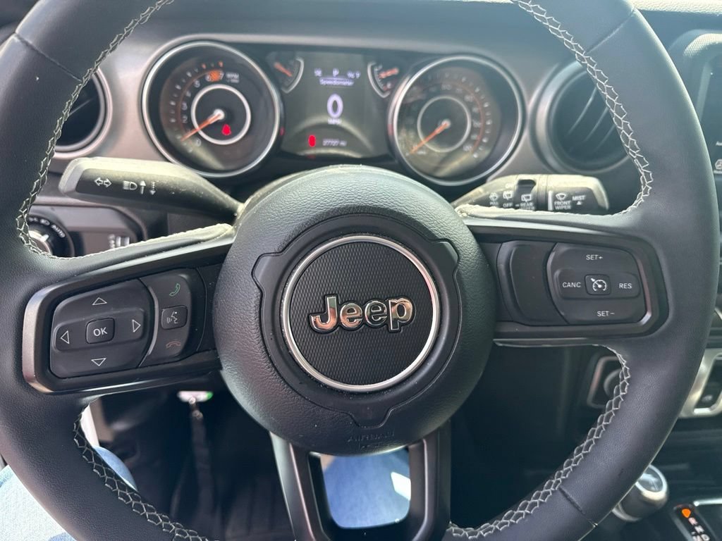 Used 2023 Bright White Clearcoat Jeep Freedom image 3