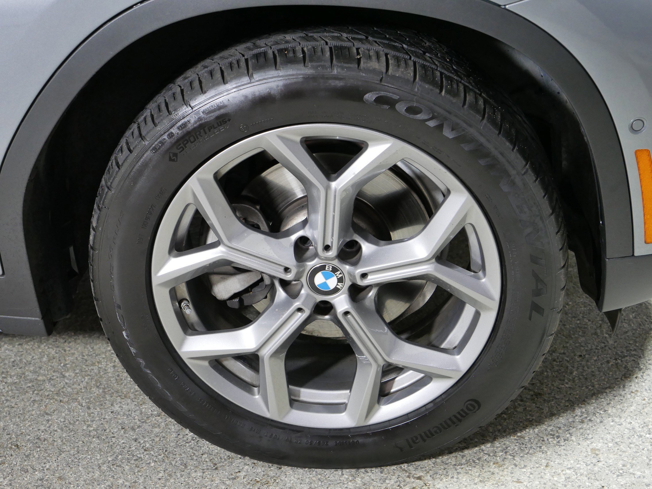 Used 2024 Skyscraper Grey Metallic BMW xDrive30i image 15