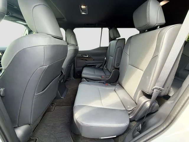 Used 2025 EMINENT WHITE PEARL Lexus 550 Premium+ image 20