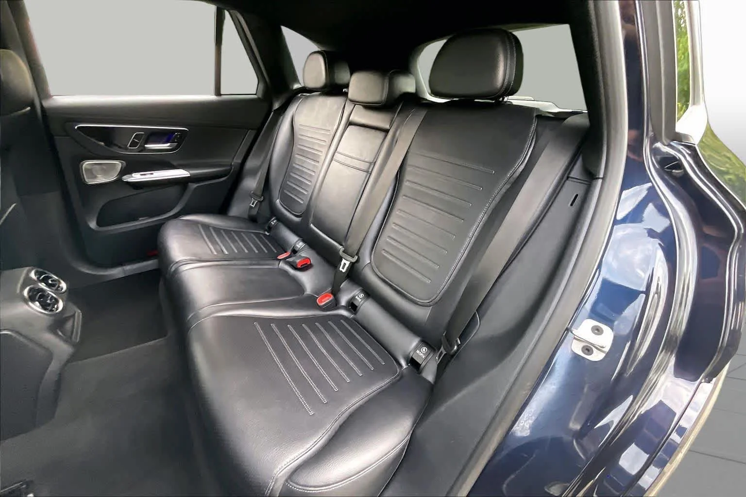 Used 2023 Nautical Blue Metallic Mercedes-Benz GLC 300 image 19