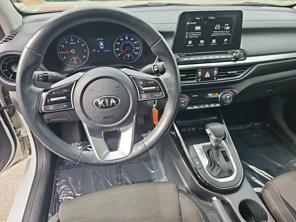 Used 2019 White Kia S image 15