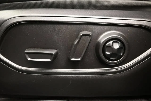 Used 2021 Velvet Red Pearlc Jeep Altitude image 11