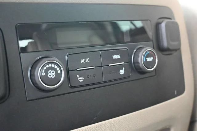 Used 2018 SUMMIT WHITE GMC SLT image 23