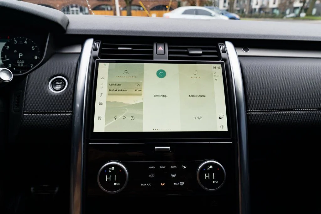 Used 2021 Black Land Rover S R-Dynamic image 17