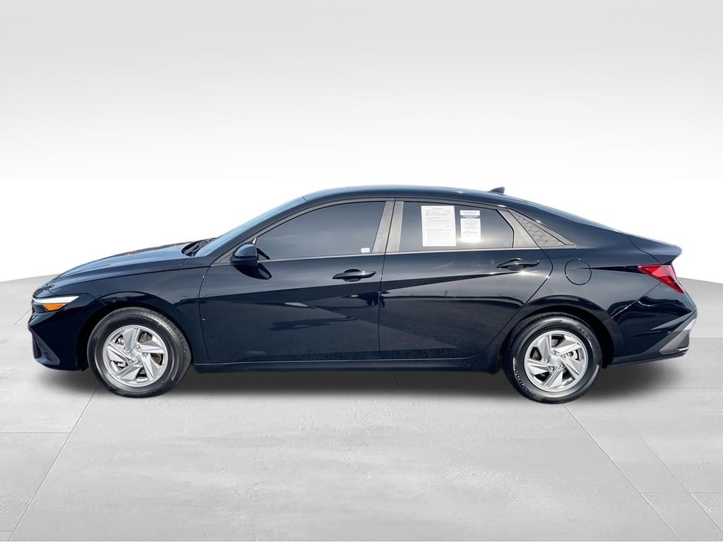 Used 2026 Black Hyundai SE image 5