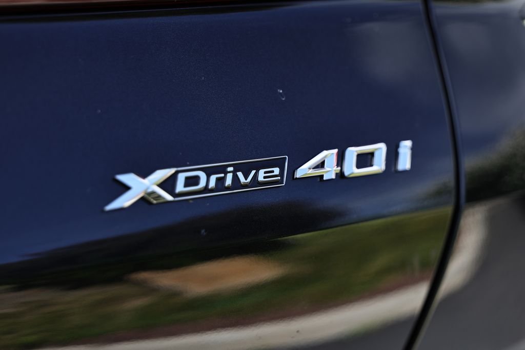 New 2027 Black Sapphire Metallic BMW xDrive40i image 10