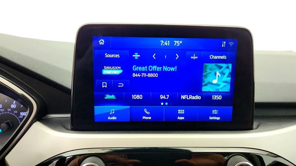 Used 2021 Oxford White Ford SE AWD image 18